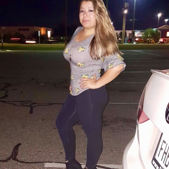 Meet your Posher, Greysi - Picture 3 of 8